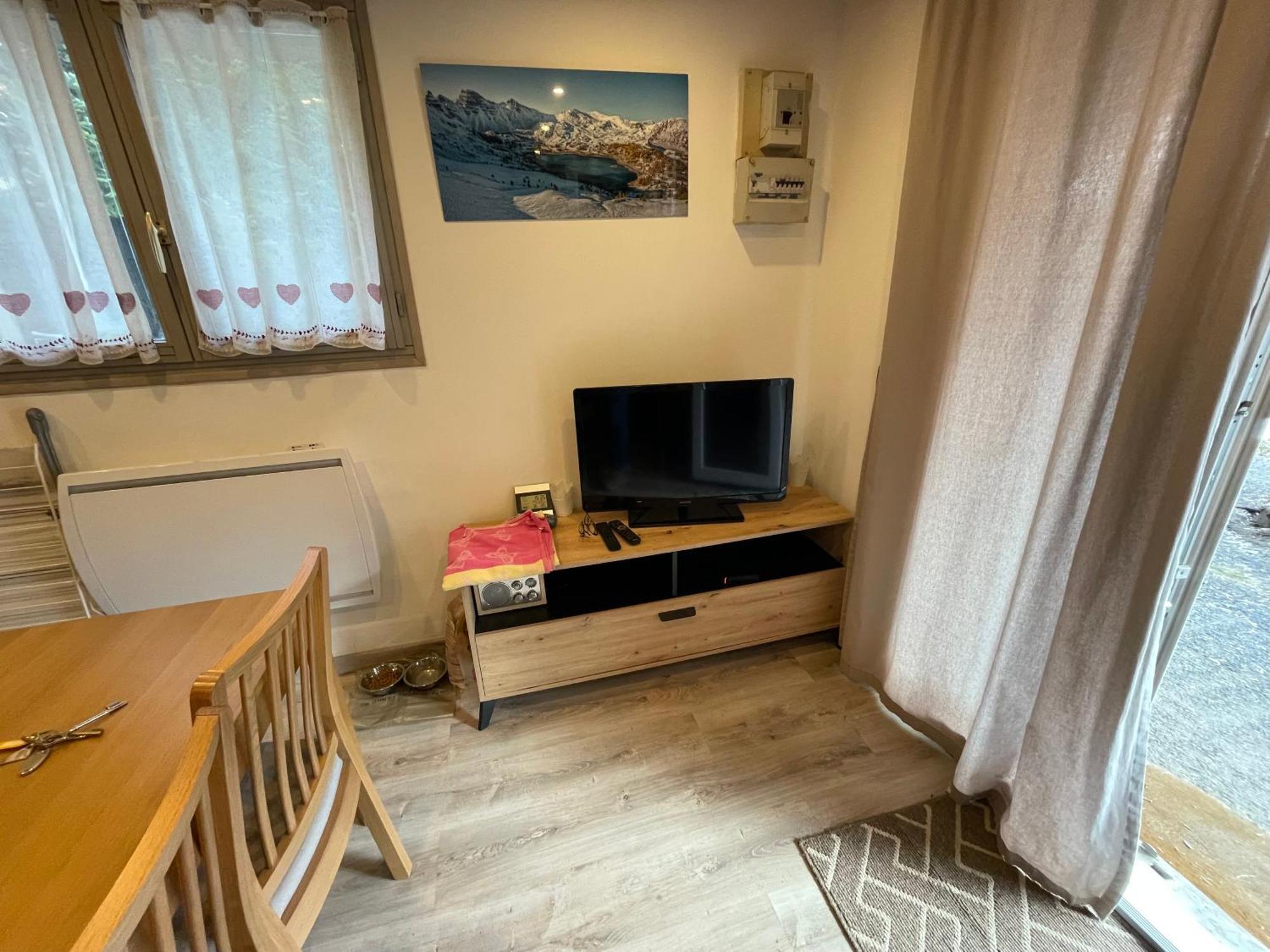 Le Picoulet : Appartement Tout Confort Coeur De Village Алос Екстериор снимка